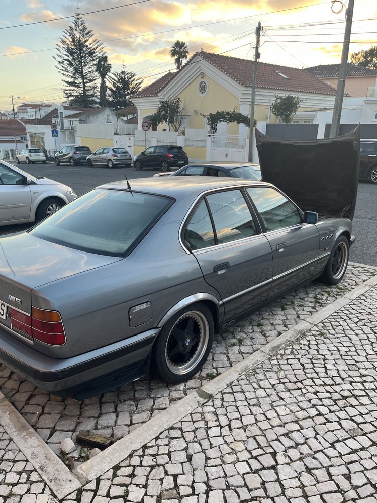 BMW 525i.