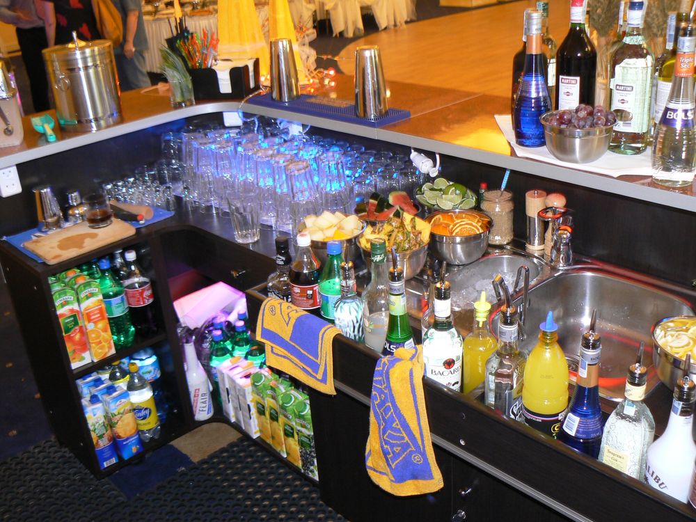 Bar modułowy mobilny wymiary 331,5 x 120 cm