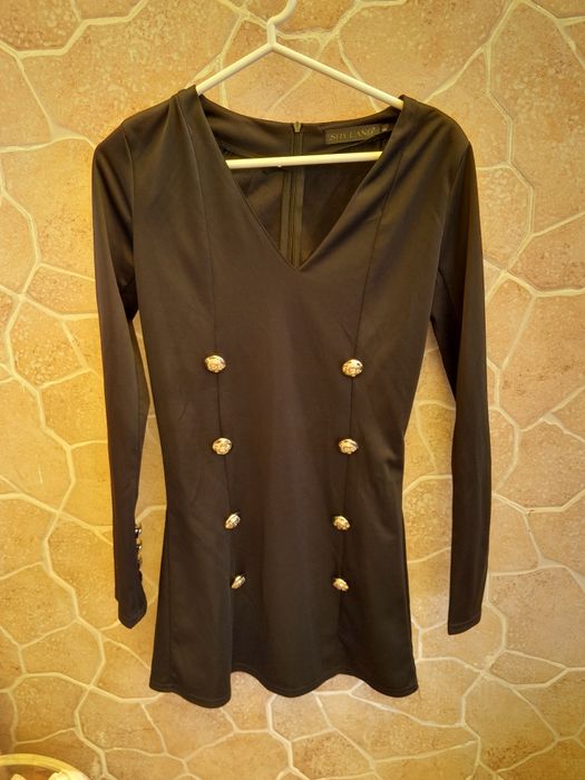 ROUPA variada em bom estado