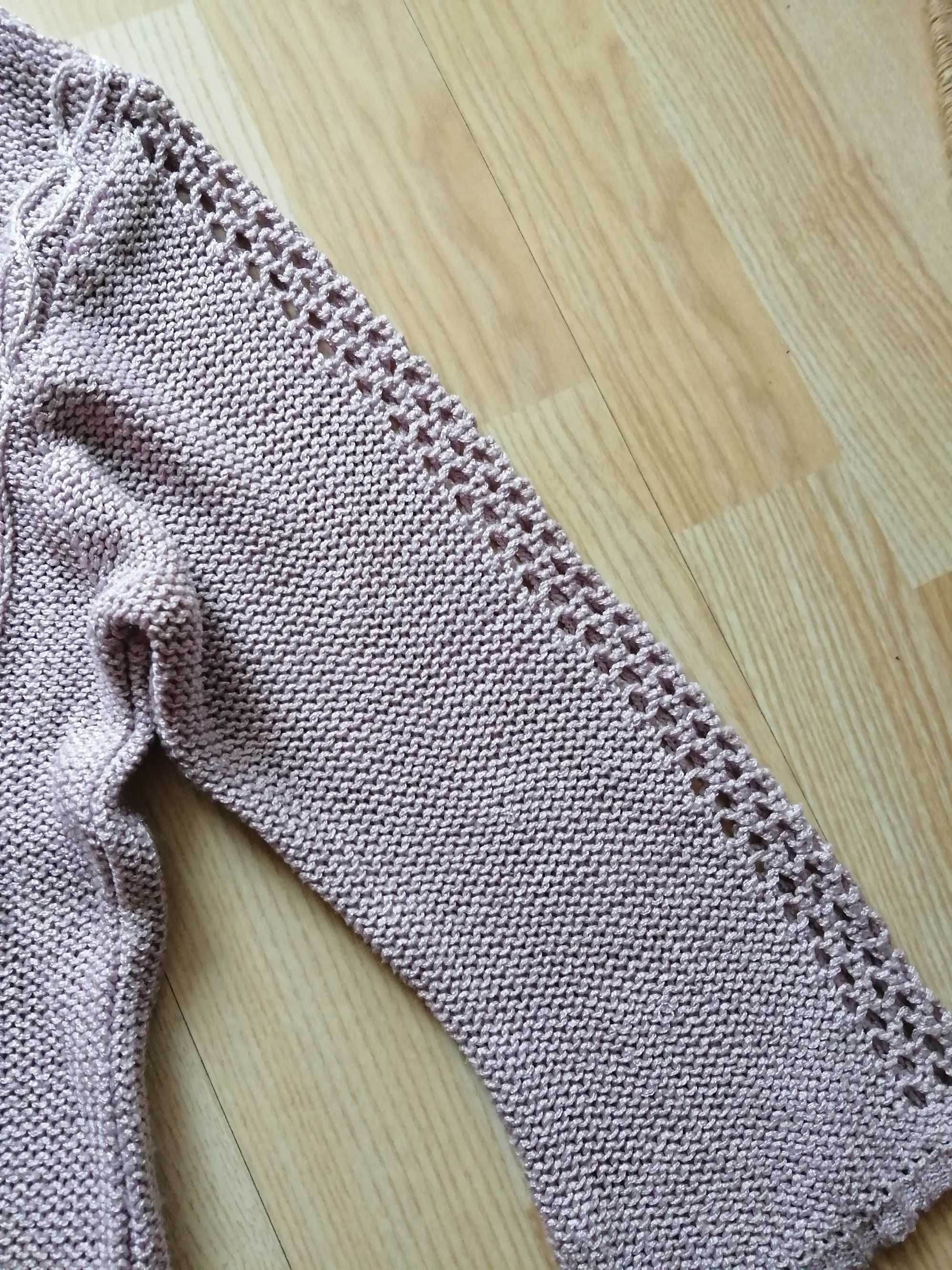 Śliczny delikatnym kolorze Lila sweterek