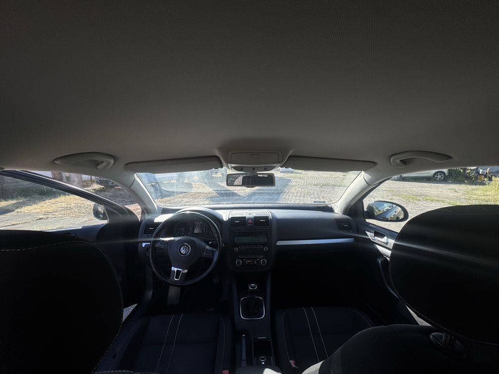 Volkswagen Jetta 1.6 TDI 2010r. manual/klima/tempomat/hak/podgrzewanie