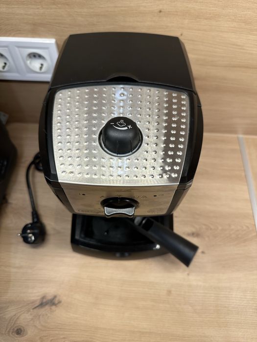 Кавоварка ріжкова delonghi