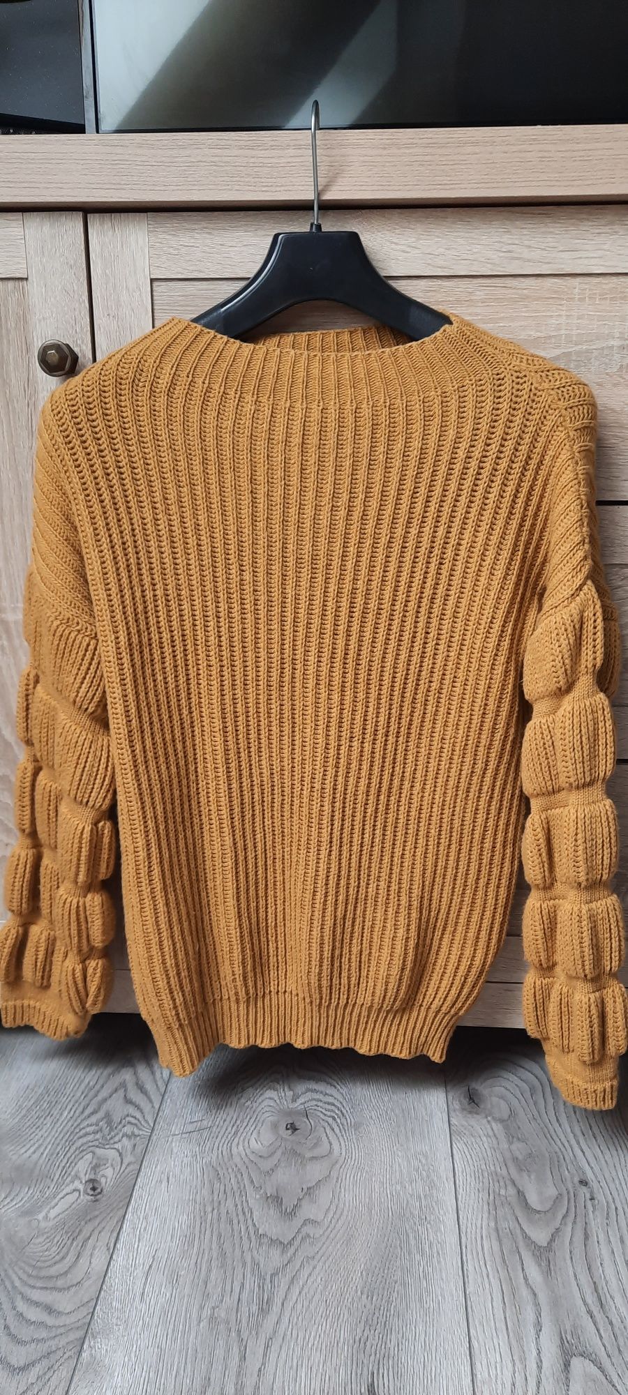 Sweter musztardowy