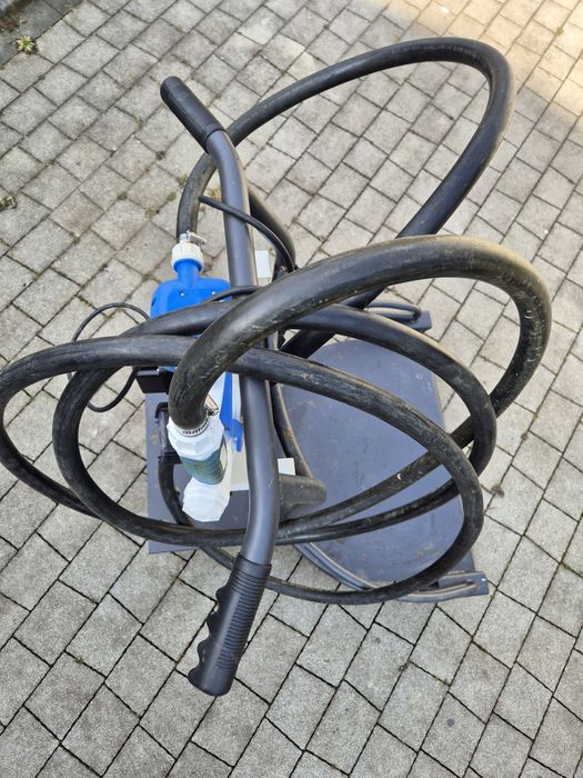 Wózek z pompą do transportu beczek