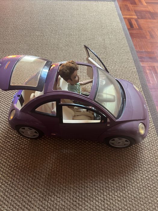 Carro de barbie com o namorado