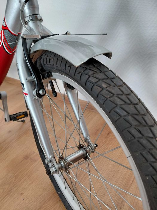 rower miejski z koszem na zakupy