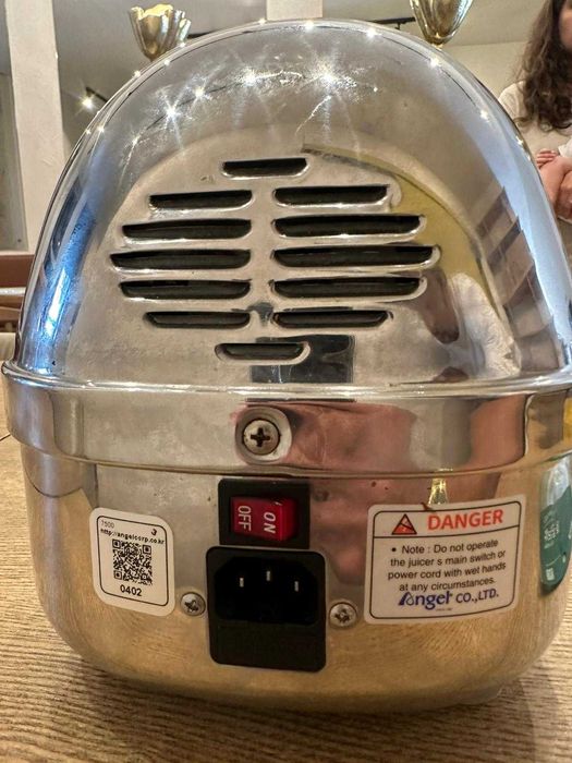 Angel Juicer 7500 – Extrator Profissional de Sumo a Frio (Pouco Uso)