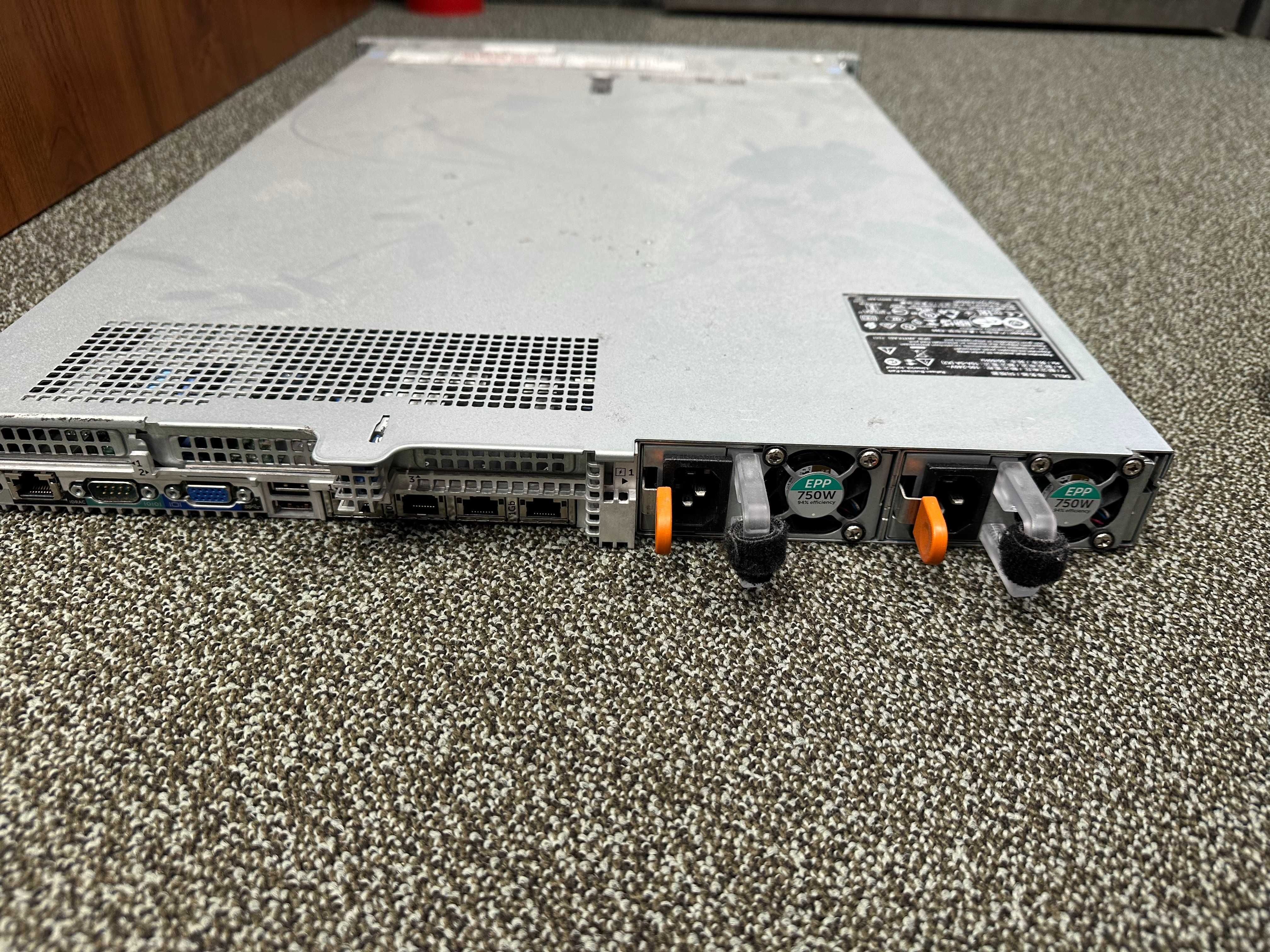 Dell PowerEdge R640 – 2x Xeon Silver / 96 GB RAM / 8x 300 GB SAS