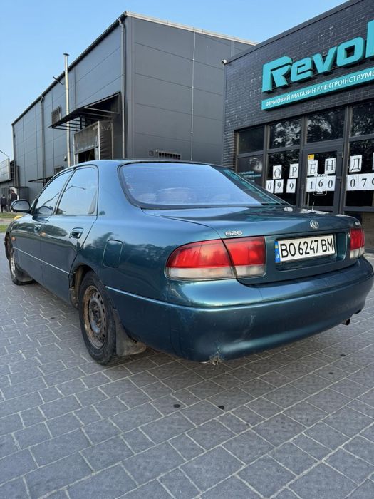 Автомобіль Mazda 626