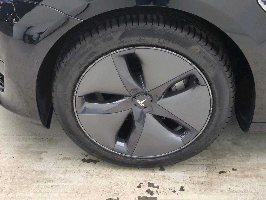 Tesla model 3 Standar Range  em bom estado geral com 107000km