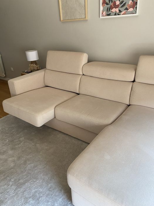 Sofá bege com dois deslizadores e 1 chaise longue