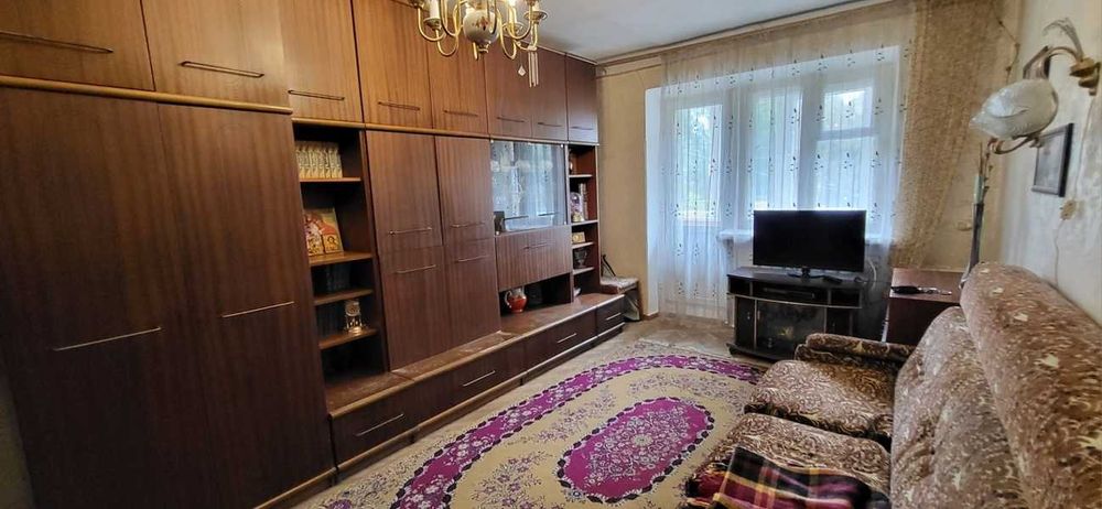 Продається простора 3-кімнатна квартира в Центрі