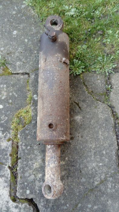 Siłownik hydrauliczny duży