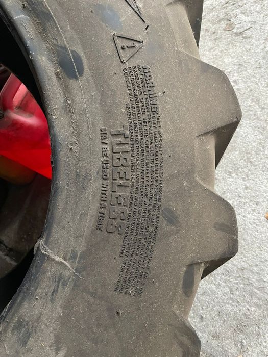 Opony przemysłowe całoroczne bezdętkowe.