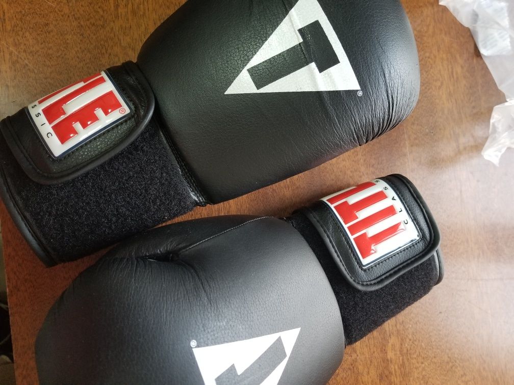 Боксерские перчатки TITLE