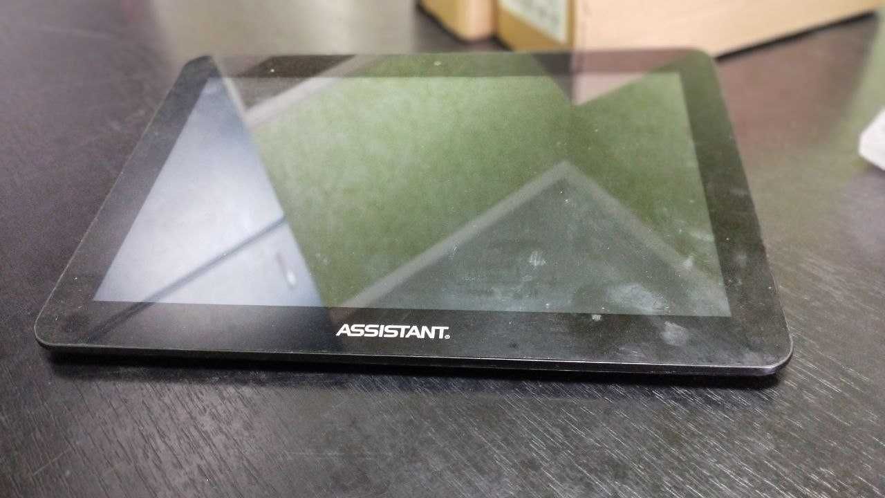 Планшет Assistant AP-104 цілий великий IPS-екран