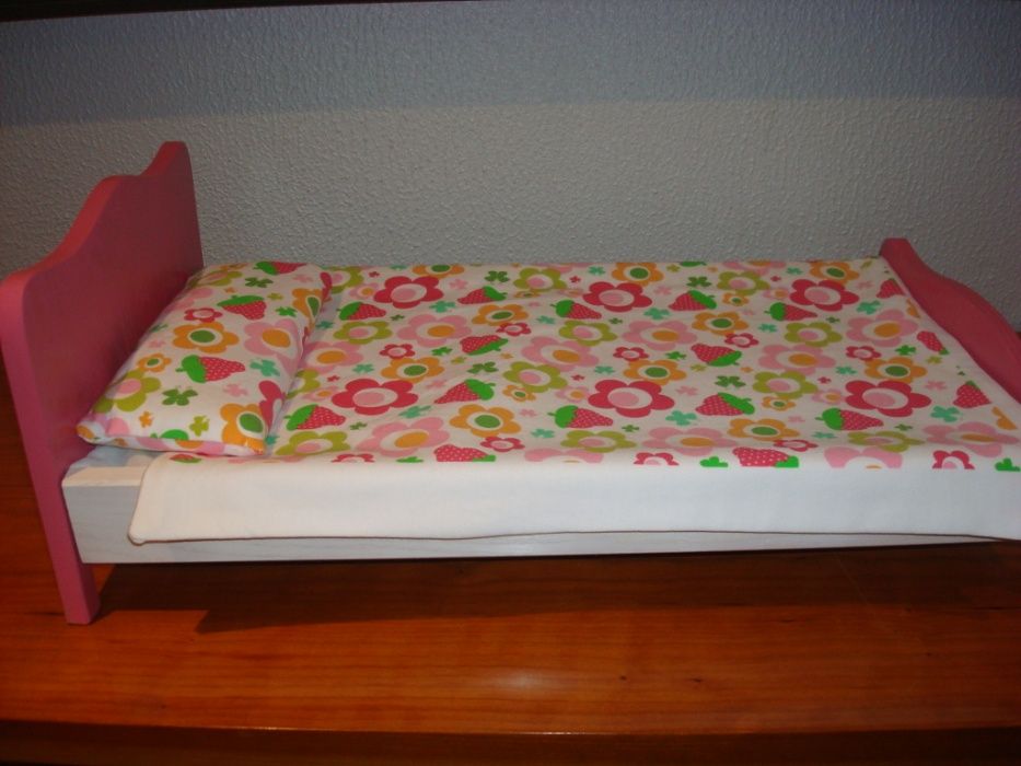 Cama para bonecas em madeira NOVA