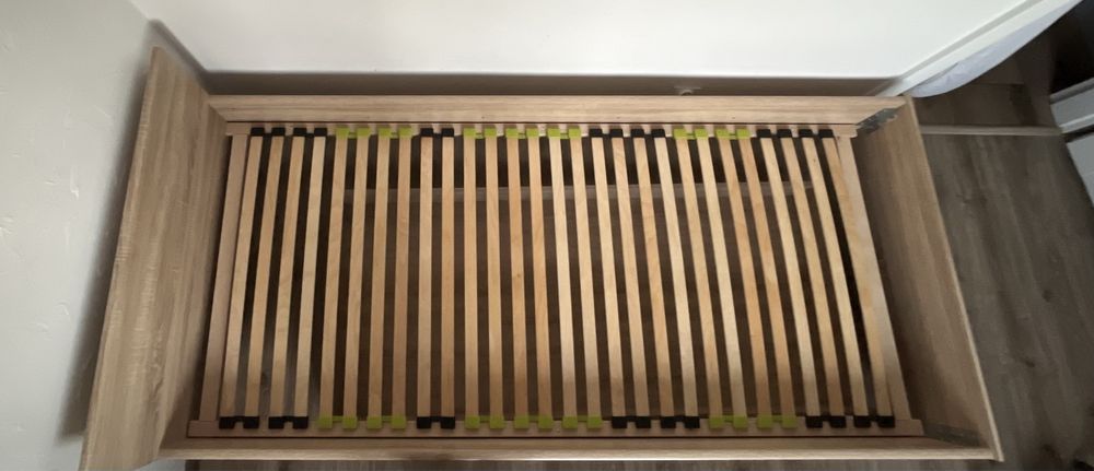 Drewniane łóżko BRW