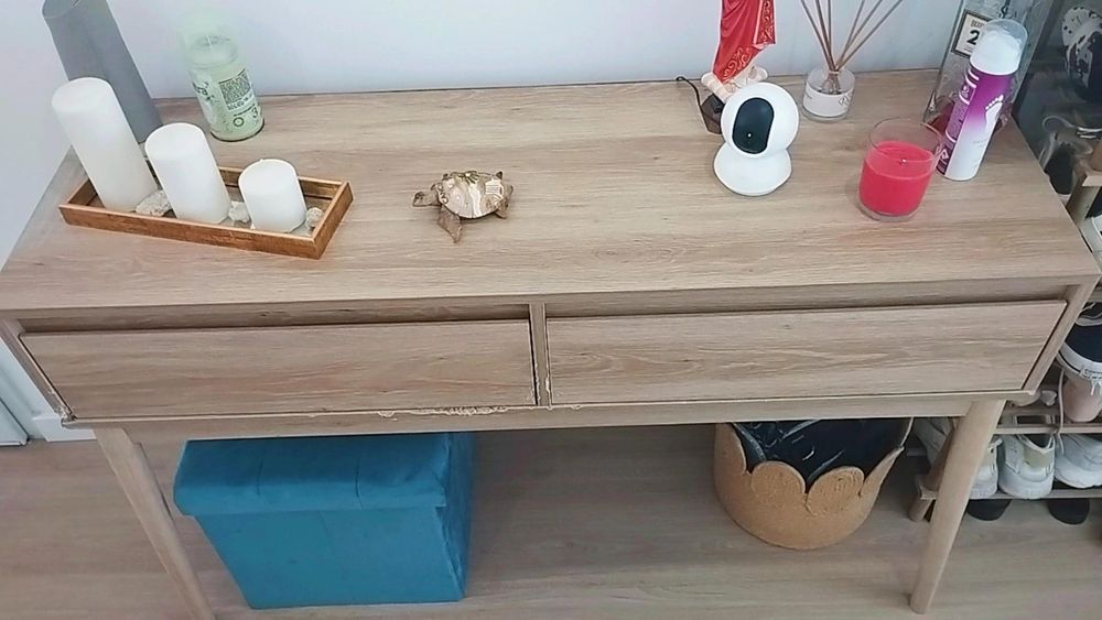 Consola ABANA bege em mdf com 2 gavetas Homa

Com algumas partes danif