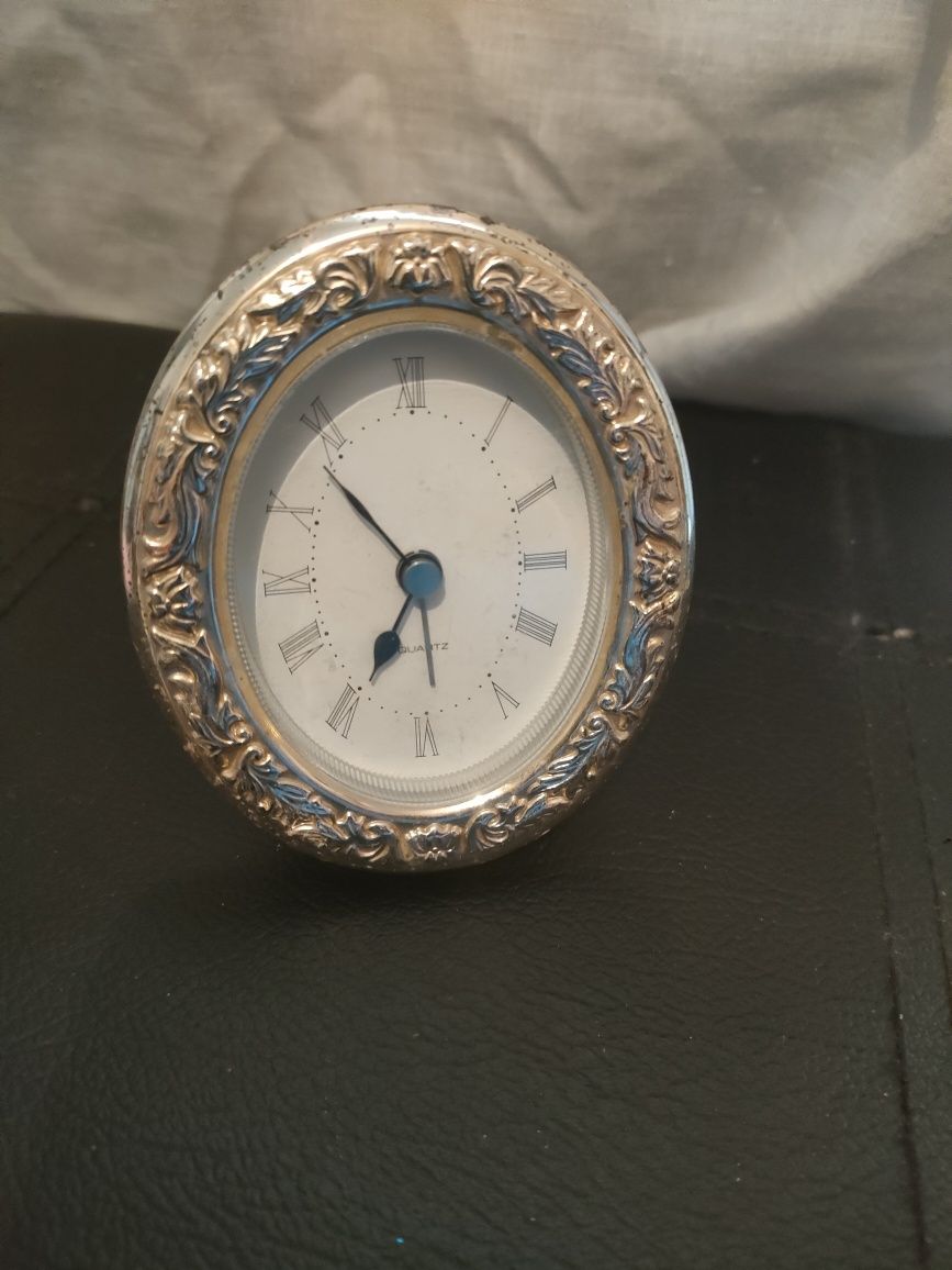 Zegarek vintage budzik.