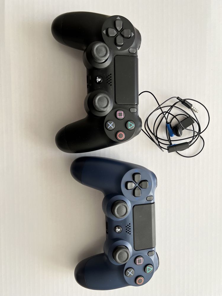 Приставка Sony PS4 + 2 джойстика + 3 гри