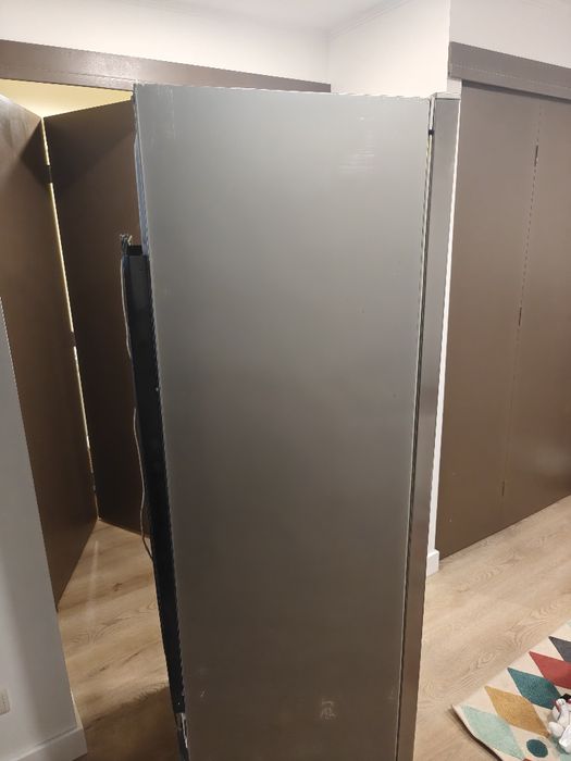 Arca Congeladora Vertical Ariston-Hotpoint  (Não funciona)