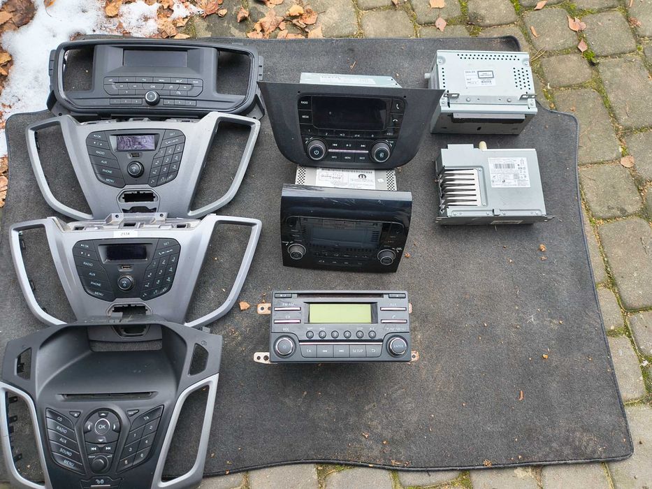 Panele i radia radia samochodowe