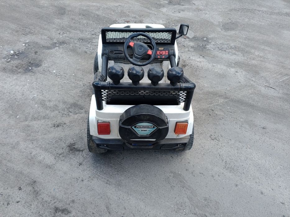 Дитячий автомобіль на пульті