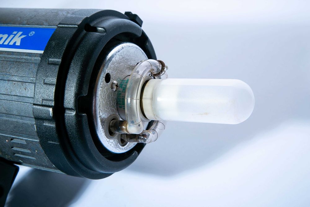 Продам фотовспышку  Menik SQ-400