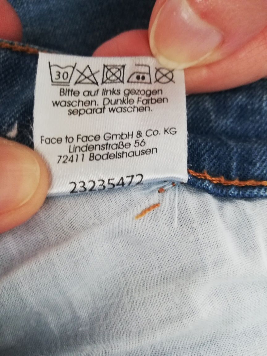 Spodnie jeansowe z koralikami na mankiecie Blue Motion r. 40
2 kieszen