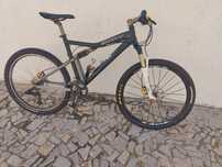 Bicicleta BTT equipada