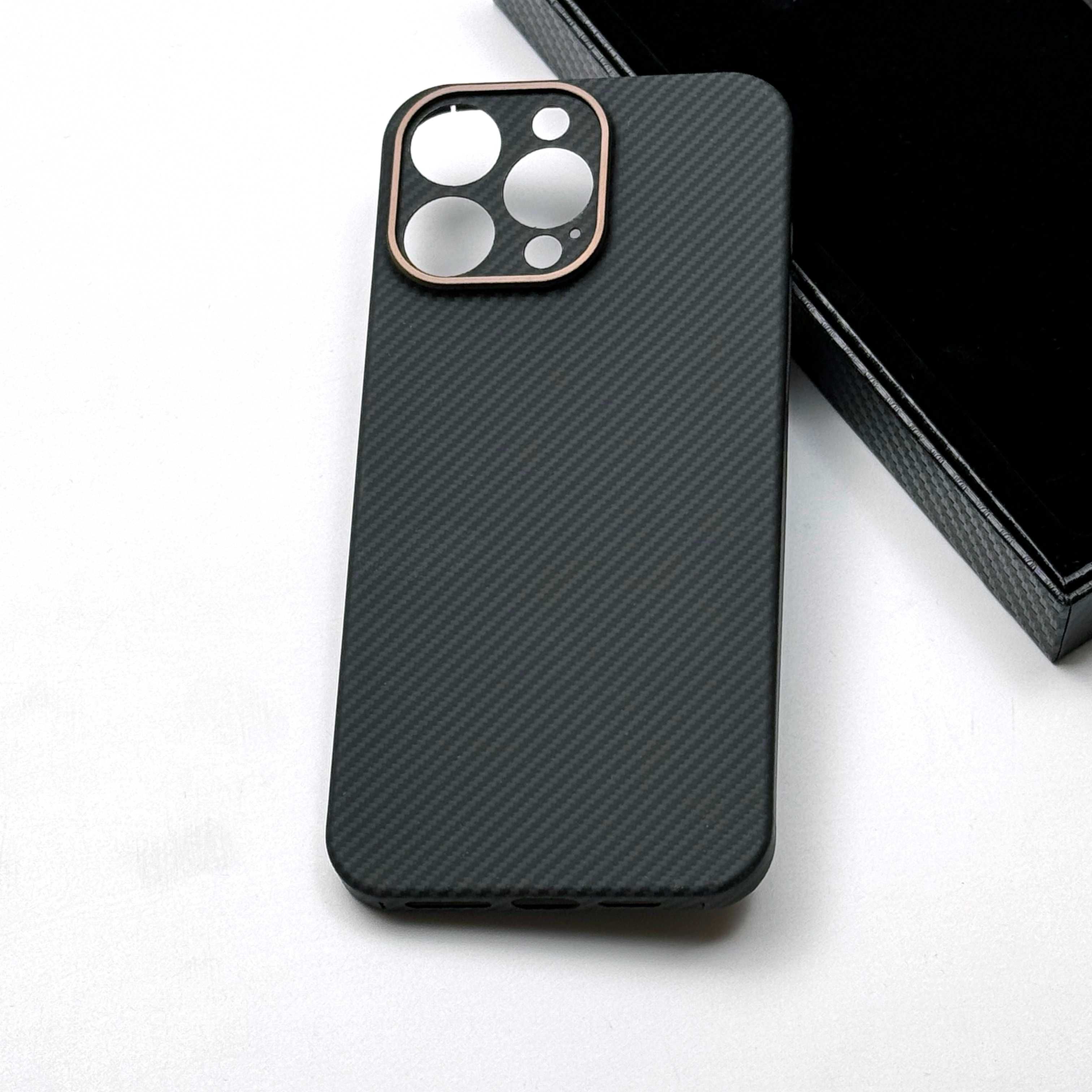 Чехол из настоящего карбона для iPhone 15 Pro Max (600D)