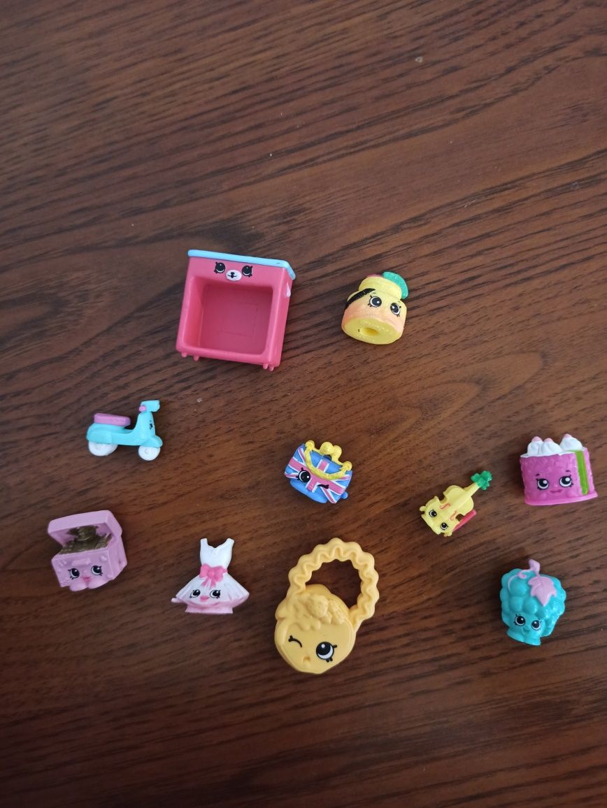 Shopkins dużo figurek i samochodzik.