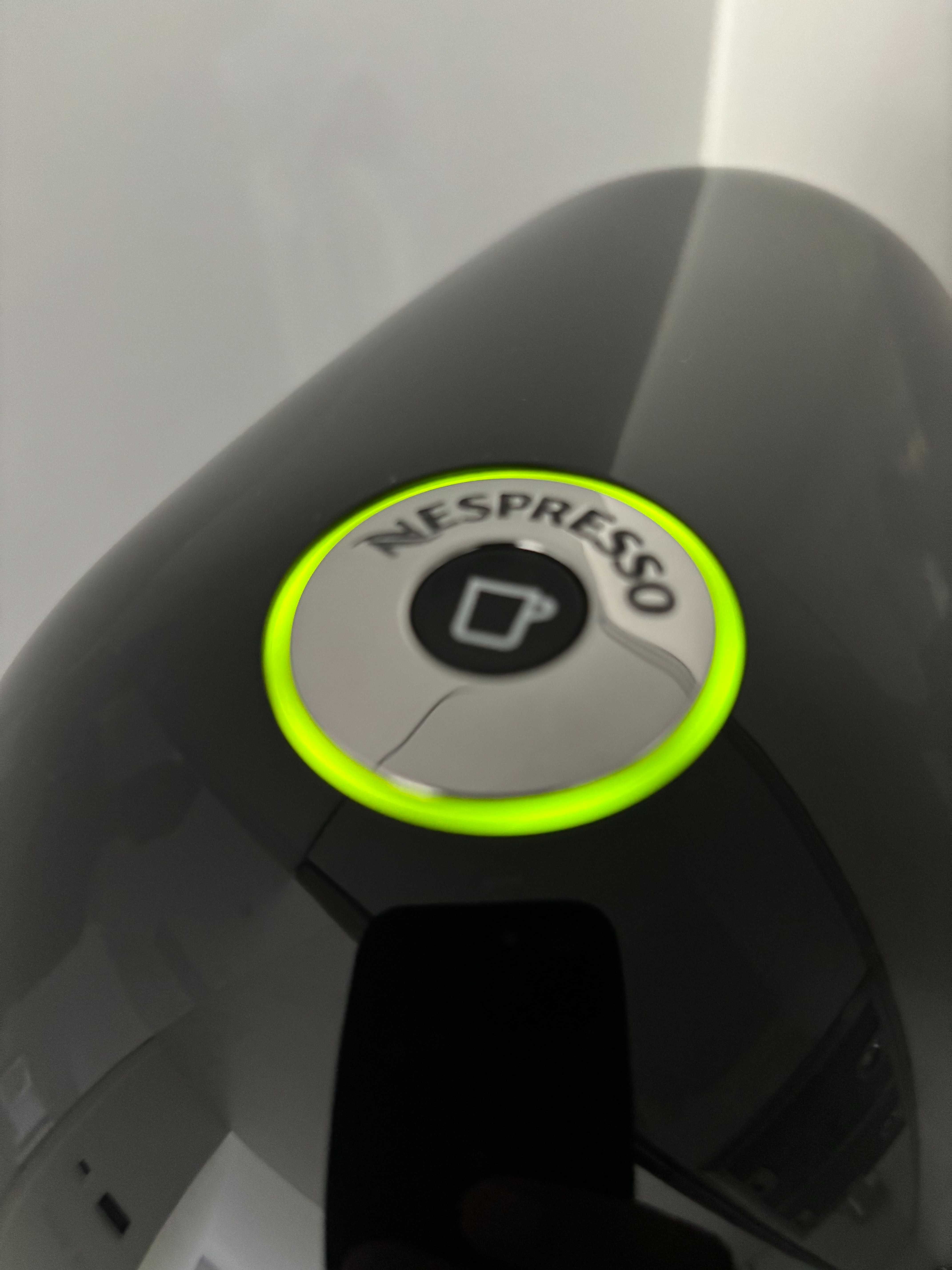 Máquina café NESPRESSO Vertuo Plus Deluxe