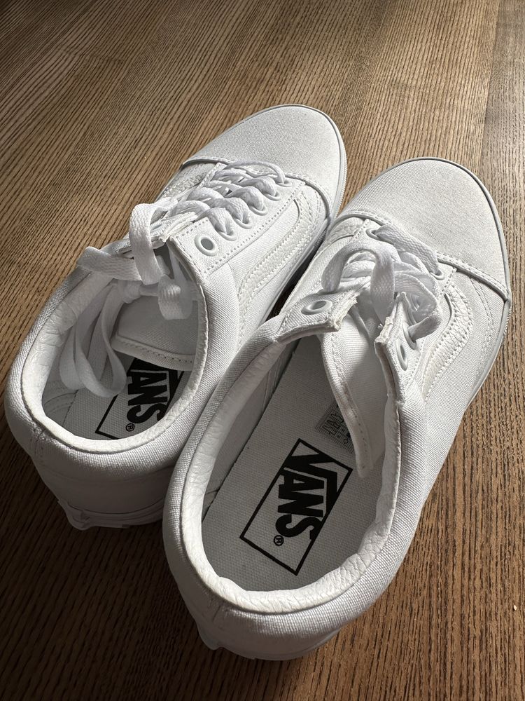 Білі кеди Vans