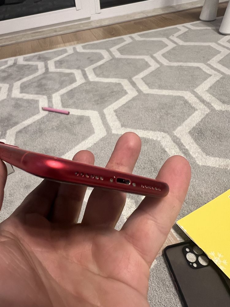 Apple Iphone 11 Red 64GB bardzo ladny komplet