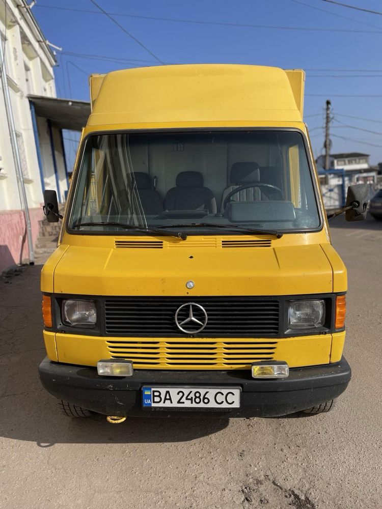 Продам грузовик Mercedes