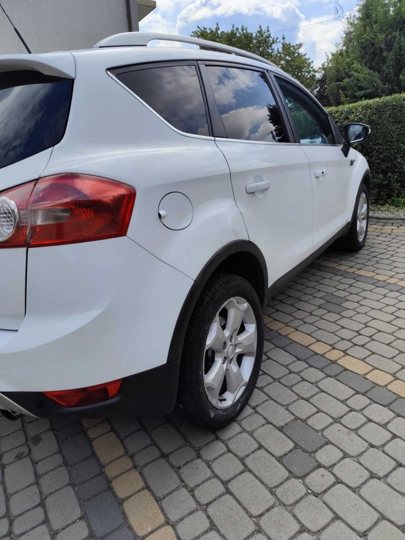 Ford Kuga 4x4, Skóra, Panorama