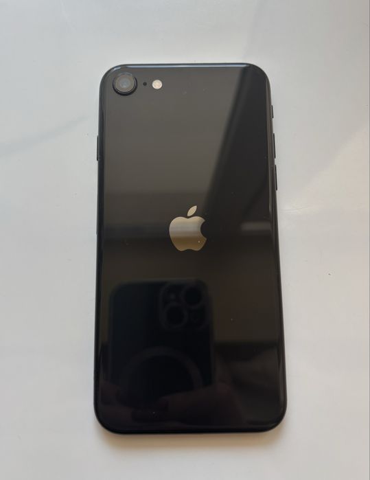 Телефон Apple iPhone SE 2nd Gen на 64 GB