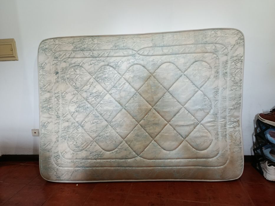 2 colchões para doar com urgência