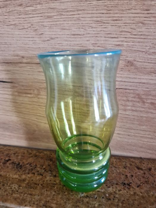 Szklanka Pijaczewskiej zielone szkło PRL vintage. Kolorowe szkło
