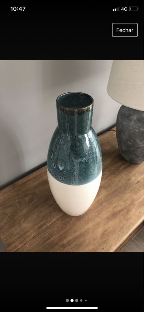 Jarra de ceramica azul e branca flores