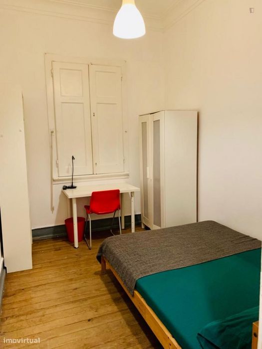 27854 - Quarto com cama de solteiro em...