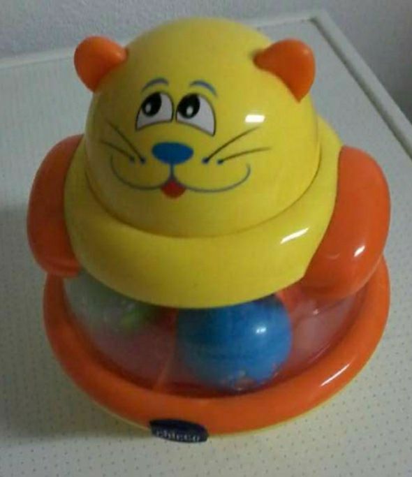 Diversos brinquedos bebé e criança