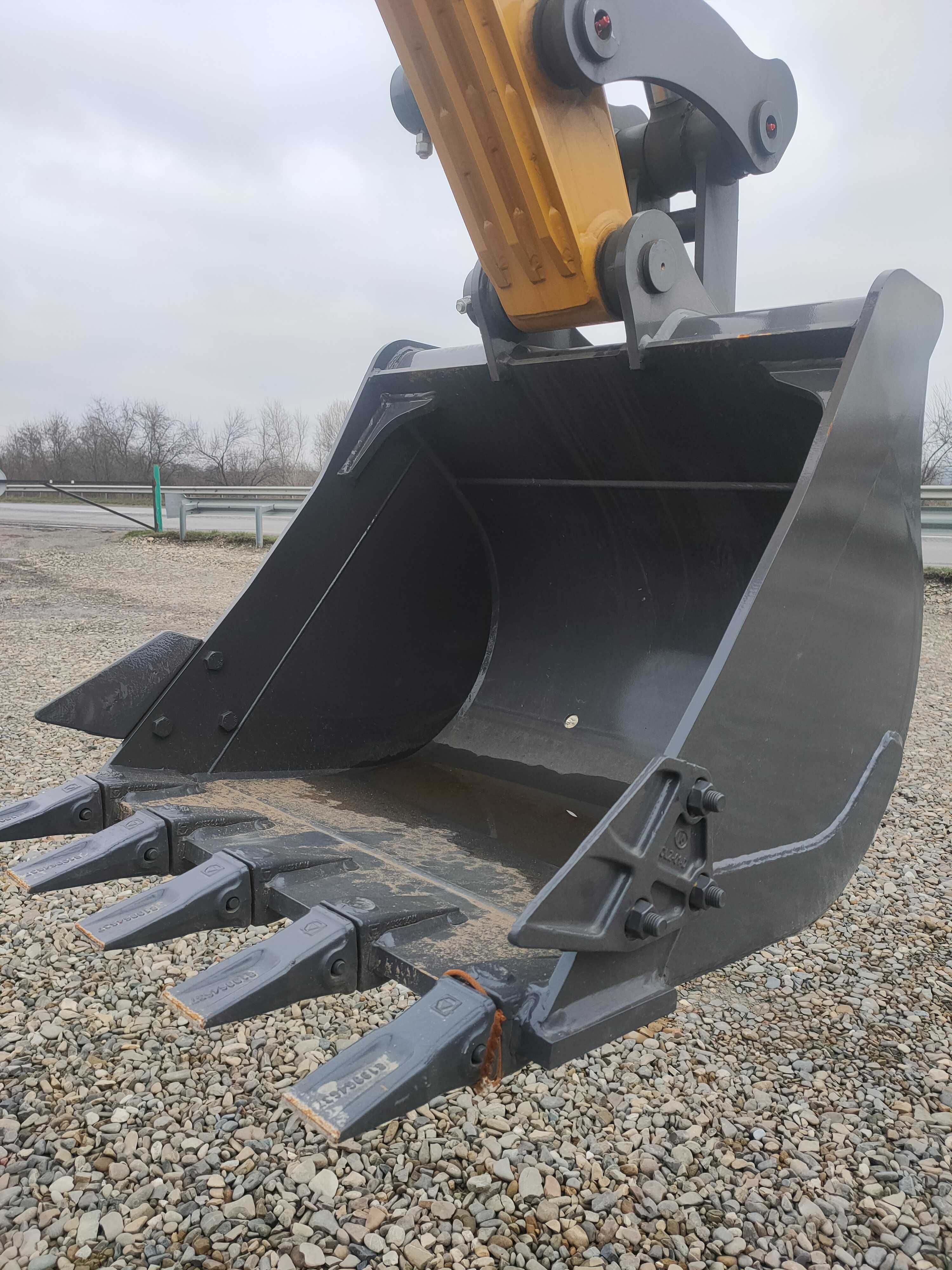 міні-екскаватор XCMG XE60GA