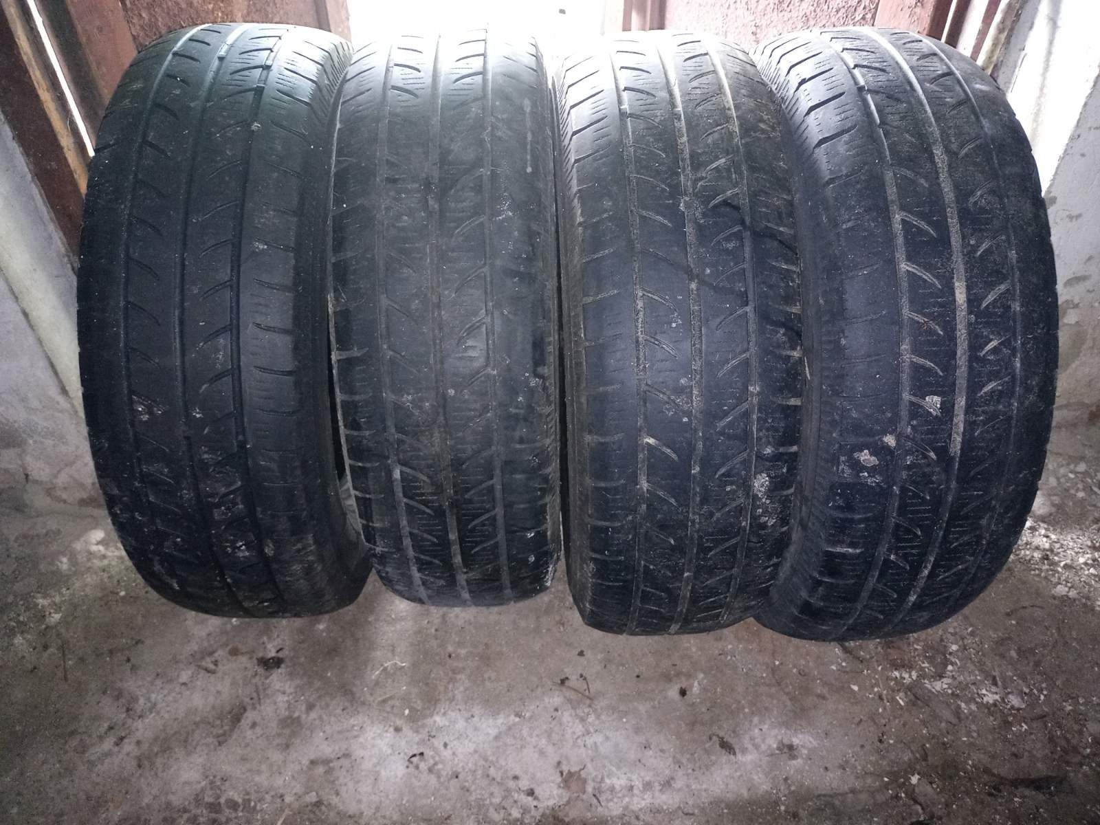 225 /75 r16C yokohama резина 4мм залишок