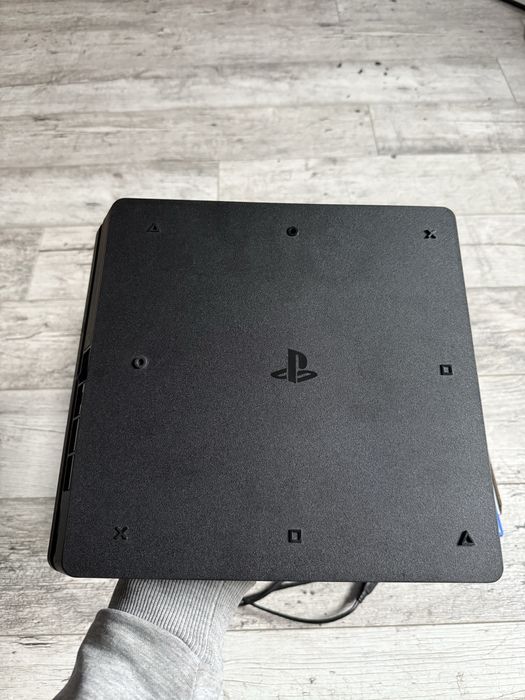 ps4 slim 1tb, 2 pady i gry