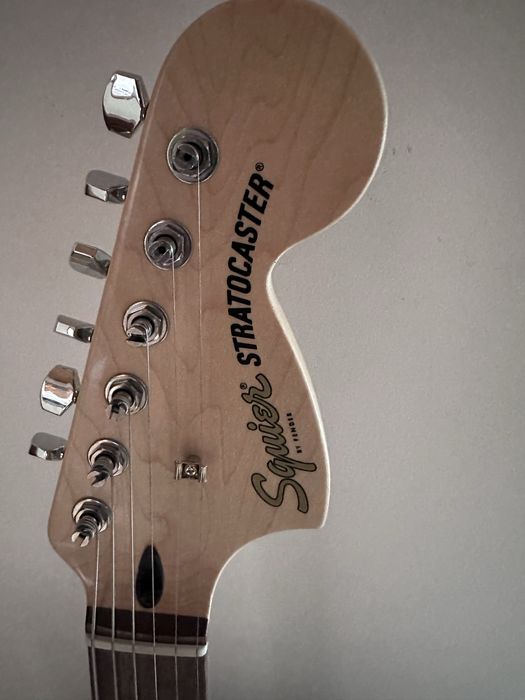 Fender Squier Stratocaster Affinity HSS Charcoal Frost Metallic