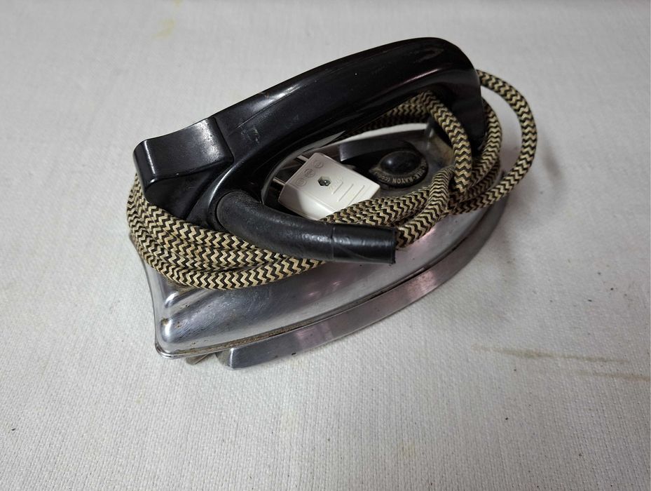 Ferro de Engomar Antigo Morphy Richards CA75