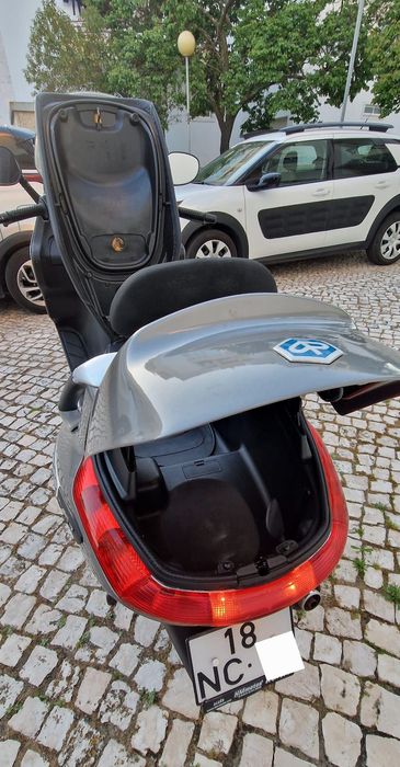 Mota de marca piaggio